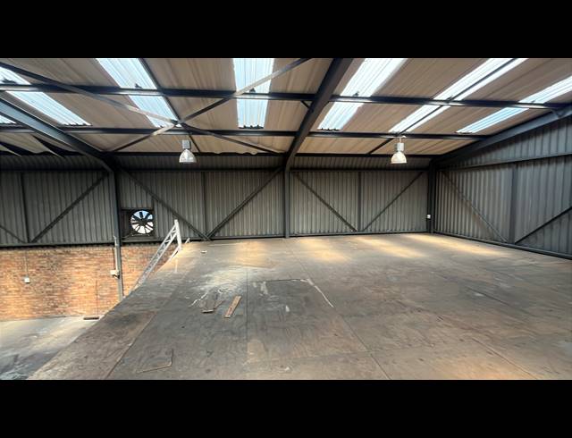 500M² WAREHOUSE TO LET IN SPARTAN